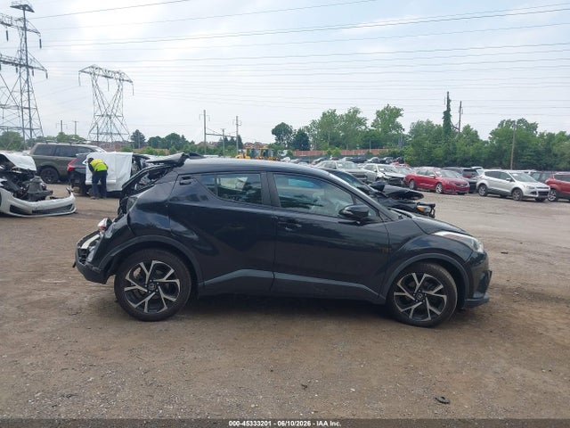 NMTKHMBXXJR025908 Toyota C-hr Xle Premium