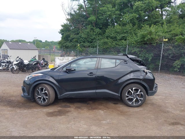 NMTKHMBXXJR025908 Toyota C-hr Xle Premium