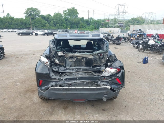 NMTKHMBXXJR025908 Toyota C-hr Xle Premium