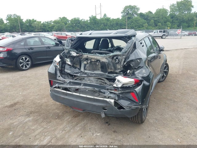 NMTKHMBXXJR025908 Toyota C-hr Xle Premium