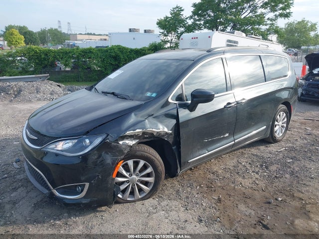 Chrysler Pacifica Touring-l 2017 2C4RC1BG9HR734085 Image 2