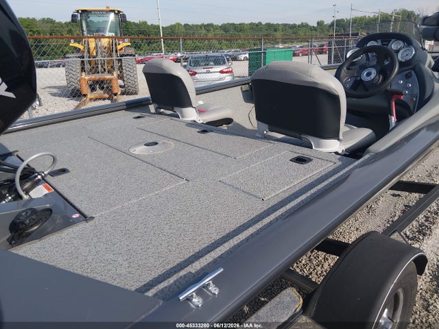 Продажа на аукционе авто 2017 Tracker Other, vin: BUJ48269K617, номер лота: 45333280