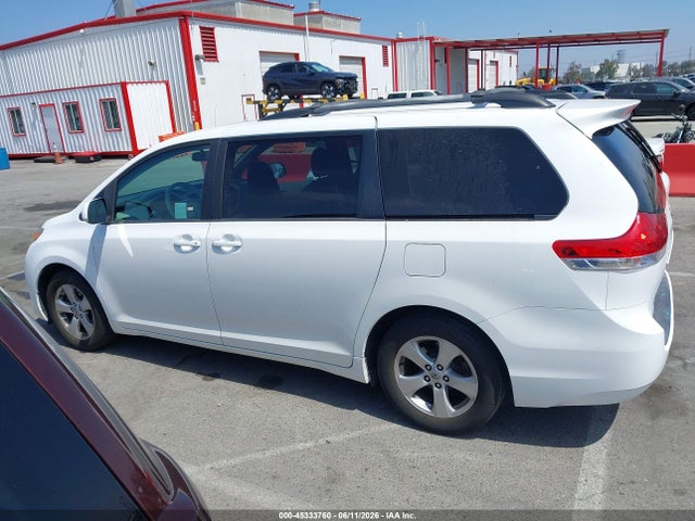 45333760 :رقم المزاد ، 5TDKK3DC4BS139945 vin ، 2011 Toyota Sienna Le V6 مزاد بيع