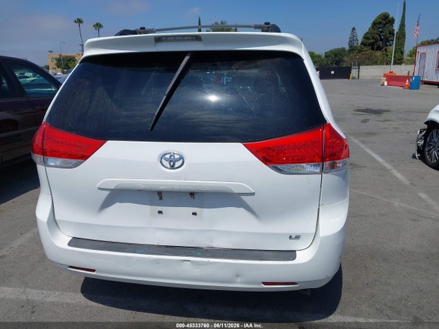 45333760 :رقم المزاد ، 5TDKK3DC4BS139945 vin ، 2011 Toyota Sienna Le V6 مزاد بيع