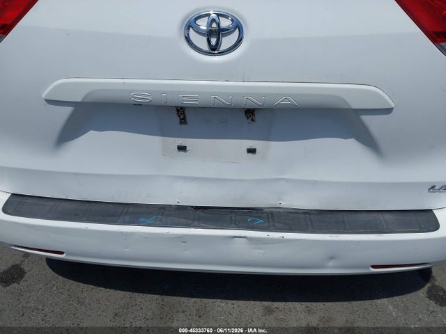 45333760 :رقم المزاد ، 5TDKK3DC4BS139945 vin ، 2011 Toyota Sienna Le V6 مزاد بيع
