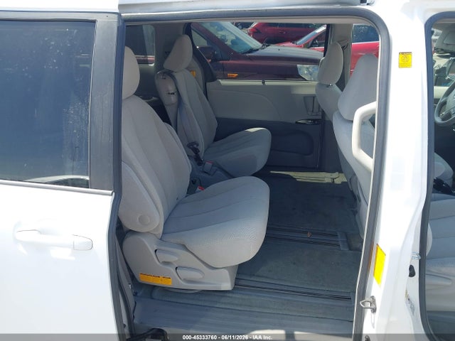 45333760 :رقم المزاد ، 5TDKK3DC4BS139945 vin ، 2011 Toyota Sienna Le V6 مزاد بيع