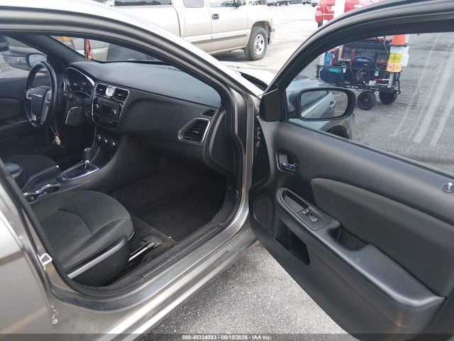 2011 Chrysler 200 Touring მანქანა იყიდება აუქციონზე, vin: 1C3BC1FB6BN614074, აუქციონის ნომერი: 45334093