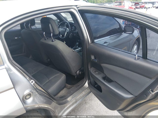 2011 Chrysler 200 Touring მანქანა იყიდება აუქციონზე, vin: 1C3BC1FB6BN614074, აუქციონის ნომერი: 45334093