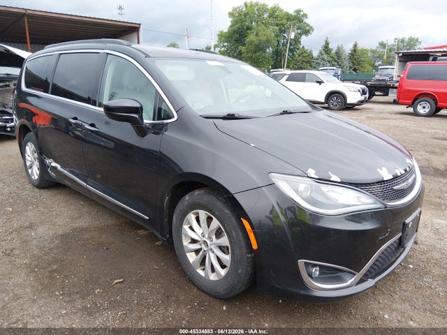 45334583 :رقم المزاد ، 2C4RC1BG4HR688407 vin ، 2017 Chrysler Pacifica Touring-l مزاد بيع