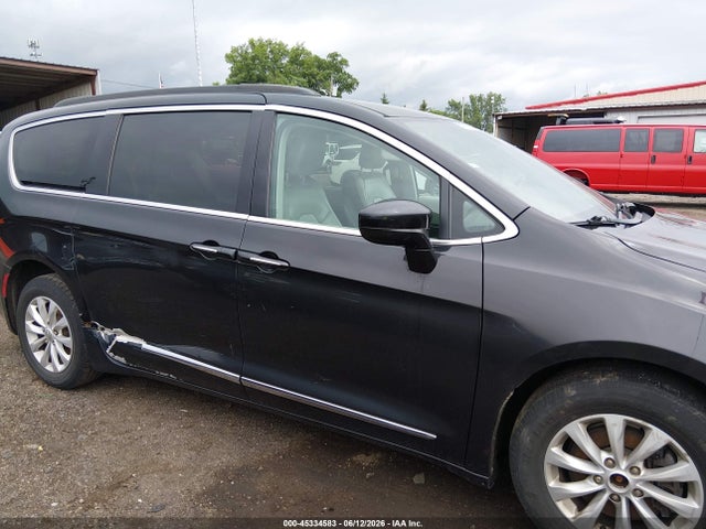 45334583 :رقم المزاد ، 2C4RC1BG4HR688407 vin ، 2017 Chrysler Pacifica Touring-l مزاد بيع