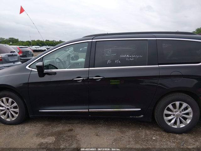 45334583 :رقم المزاد ، 2C4RC1BG4HR688407 vin ، 2017 Chrysler Pacifica Touring-l مزاد بيع