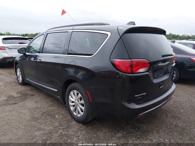 45334583 :رقم المزاد ، 2C4RC1BG4HR688407 vin ، 2017 Chrysler Pacifica Touring-l مزاد بيع