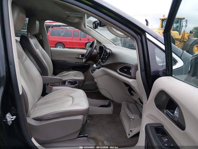 45334583 :رقم المزاد ، 2C4RC1BG4HR688407 vin ، 2017 Chrysler Pacifica Touring-l مزاد بيع