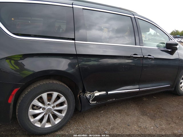 45334583 :رقم المزاد ، 2C4RC1BG4HR688407 vin ، 2017 Chrysler Pacifica Touring-l مزاد بيع