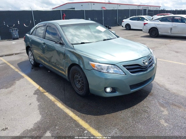 45334641 :رقم المزاد ، 4T1BF3EK2BU644495 vin ، 2011 Toyota Camry Le مزاد بيع