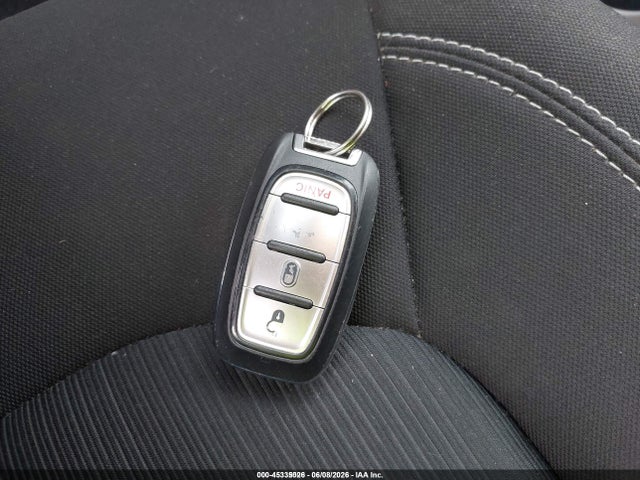 2C4RC1CG2MR577766 Chrysler Voyager Lx