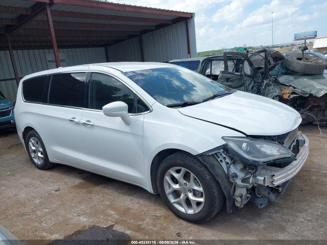 45335115 :رقم المزاد ، 2C4RC1FGXJR125541 vin ، 2018 Chrysler Pacifica Touring Plus مزاد بيع