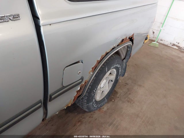 45335704 :رقم المزاد ، 5TBBT4416YS038196 vin ، 2000 Toyota Tundra Sr5 V8 مزاد بيع