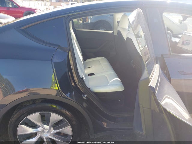 Продаж на аукціоні авто 2024 Tesla Model Y Long Range Dual Motor All-wheel Drive, vin: 7SAYGAEE5RF004782, номер лоту: 45335898