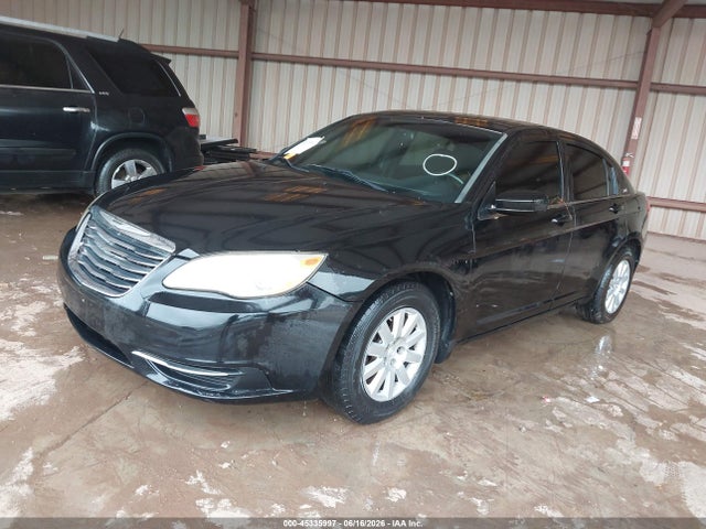 45335997 :رقم المزاد ، 1C3BC1FB1BN585826 vin ، 2011 Chrysler 200 Touring مزاد بيع