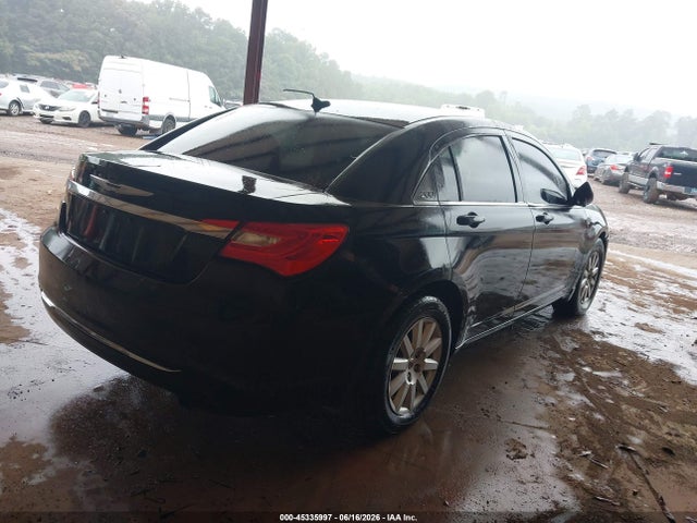 45335997 :رقم المزاد ، 1C3BC1FB1BN585826 vin ، 2011 Chrysler 200 Touring مزاد بيع