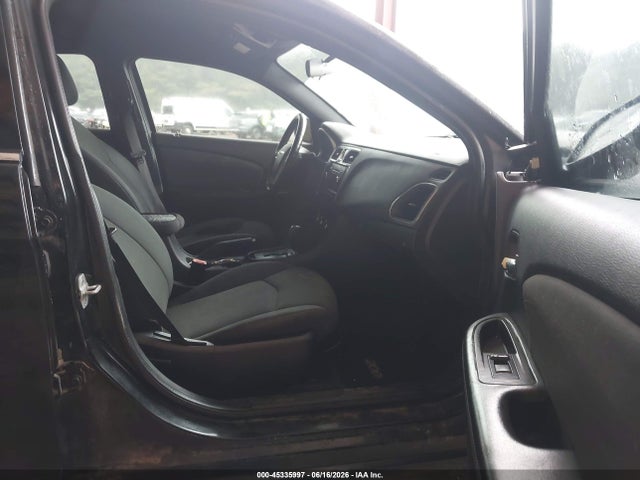 45335997 :رقم المزاد ، 1C3BC1FB1BN585826 vin ، 2011 Chrysler 200 Touring مزاد بيع