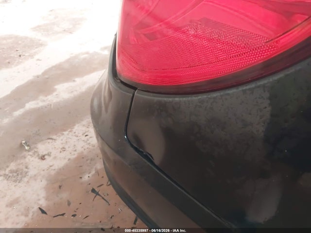 45335997 :رقم المزاد ، 1C3BC1FB1BN585826 vin ، 2011 Chrysler 200 Touring مزاد بيع