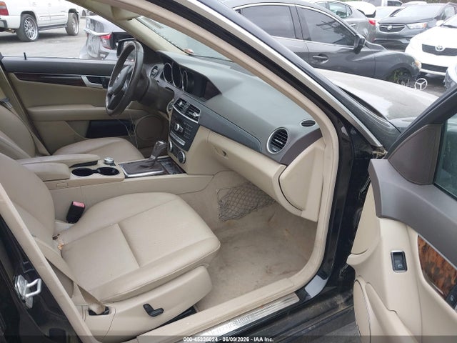 45336024 :رقم المزاد ، WDDGF4HB4DA831310 vin ، 2013 Mercedes-benz C 250 Luxury مزاد بيع