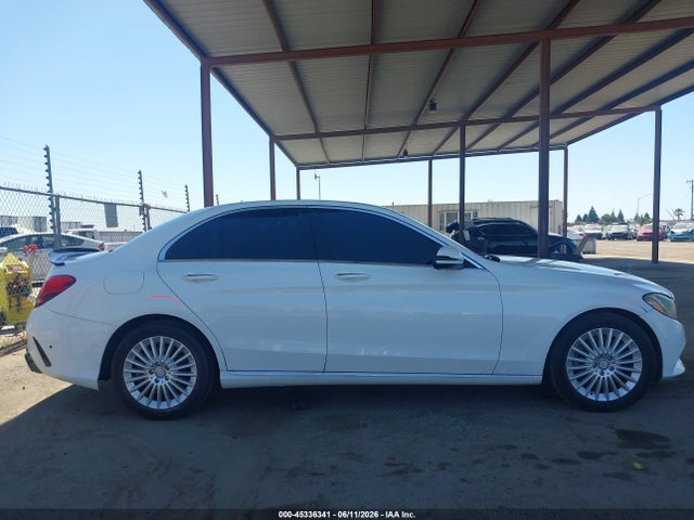 55SWF4JB3GU171206 Mercedes-Benz C 300 Luxury