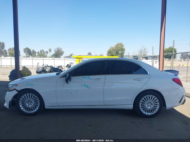 55SWF4JB3GU171206 Mercedes-Benz C 300 Luxury
