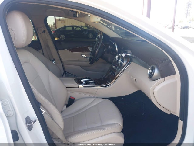 55SWF4JB3GU171206 Mercedes-Benz C 300 Luxury