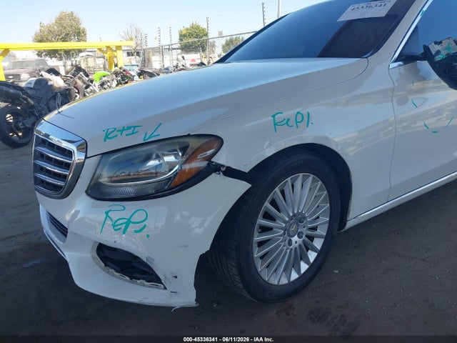 55SWF4JB3GU171206 Mercedes-Benz C 300 Luxury