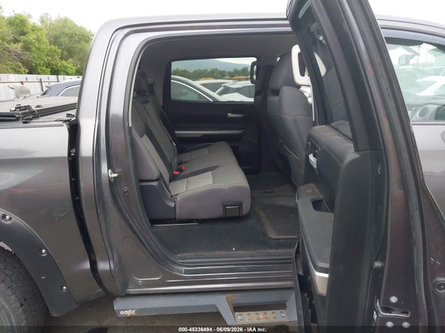 5TFDW5F1XHX675323 Toyota Tundra Sr5 5.7l V8