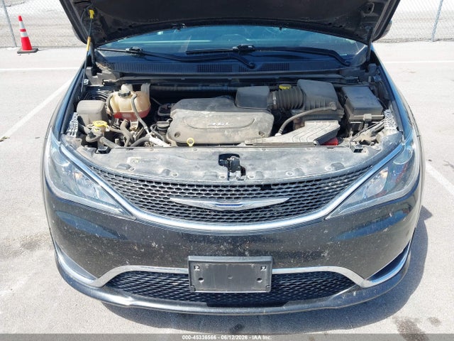 Auction sale of the 2018 Chrysler Pacifica Touring L, vin: 2C4RC1BG8JR235932, lot number: 45336566