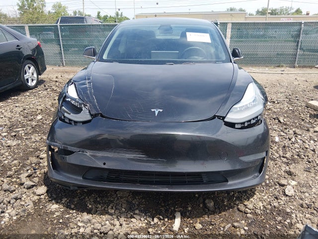 2018 Tesla Model 3 Long Range/mid Range მანქანა იყიდება აუქციონზე, vin: 5YJ3E1EA5JF071011, აუქციონის ნომერი: 45336682
