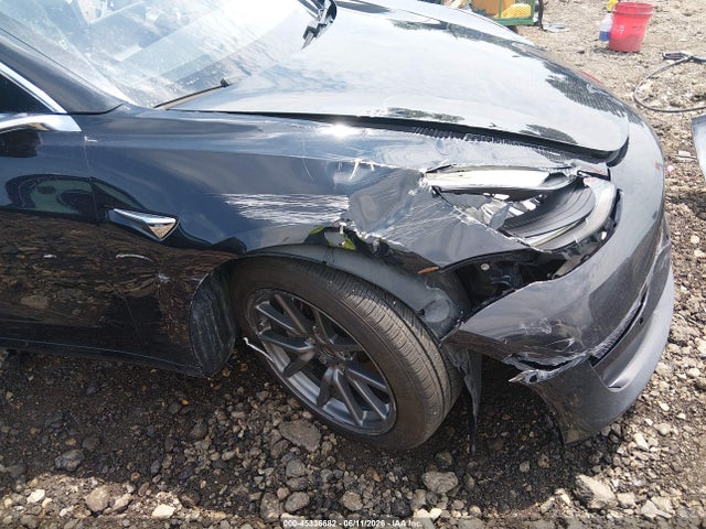 2018 Tesla Model 3 Long Range/mid Range მანქანა იყიდება აუქციონზე, vin: 5YJ3E1EA5JF071011, აუქციონის ნომერი: 45336682