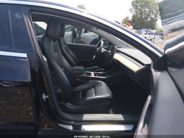 2018 Tesla Model 3 Long Range/mid Range მანქანა იყიდება აუქციონზე, vin: 5YJ3E1EA5JF071011, აუქციონის ნომერი: 45336682