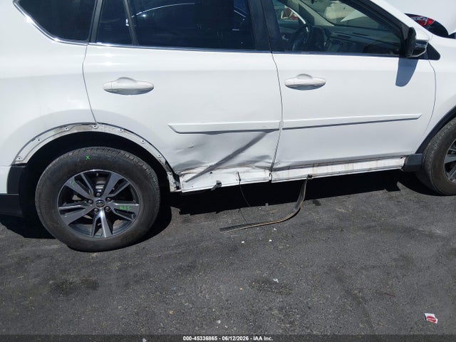 JTMRFREV2JJ252519 Toyota Rav4 Xle