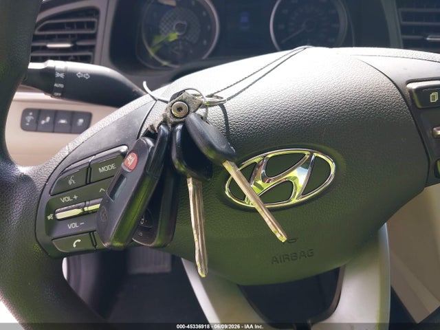 5NPD84LF9KH476688 Hyundai ELANTRA SEL