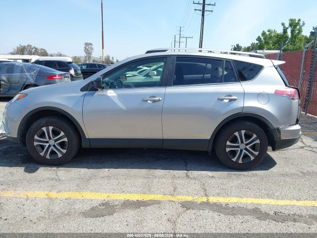 45337029 :رقم المزاد ، JTMZFREV3JJ158505 vin ، 2018 Toyota Rav4 Le مزاد بيع