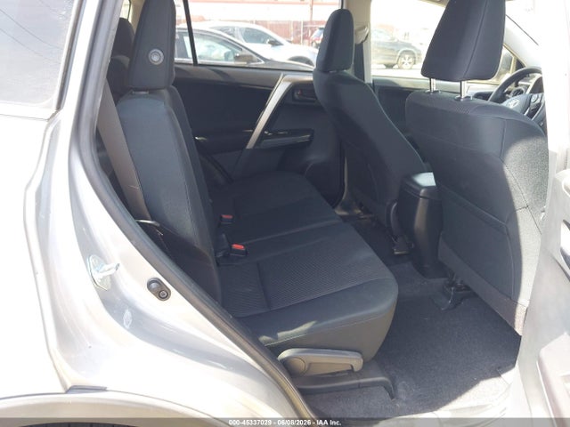 45337029 :رقم المزاد ، JTMZFREV3JJ158505 vin ، 2018 Toyota Rav4 Le مزاد بيع