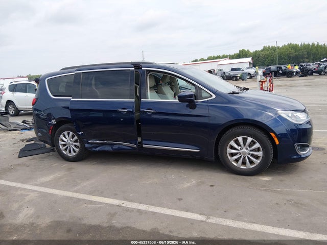 Продаж на аукціоні авто 2017 Chrysler Pacifica Touring-l, vin: 2C4RC1BG5HR610038, номер лоту: 45337508