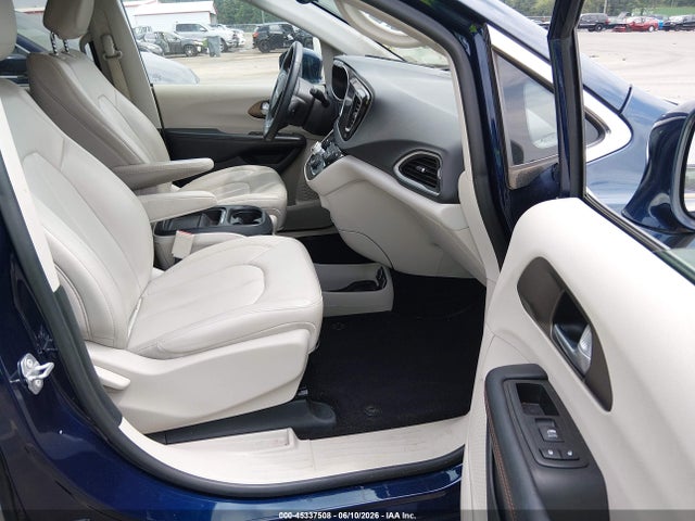 Продаж на аукціоні авто 2017 Chrysler Pacifica Touring-l, vin: 2C4RC1BG5HR610038, номер лоту: 45337508