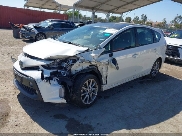 Toyota Prius V Five 2017 JTDZN3EU6HJ061042 Image 2