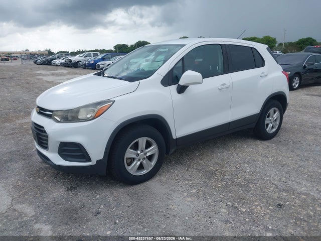 Chevrolet TRAX LS 2017 3GNCJNSB3HL250683 Image 2