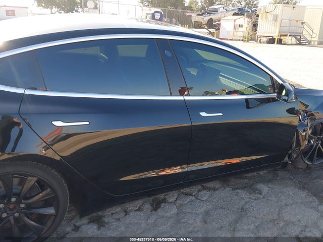 Tesla Model 3 Long Range/performance 2018 5YJ3E1EB7JF182734 Image 13