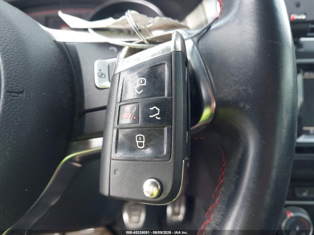 2015 Volkswagen Golf Gti 2.0t Se 4-door მანქანა იყიდება აუქციონზე, vin: 3VW5T7AU8FM001066, აუქციონის ნომერი: 45338091