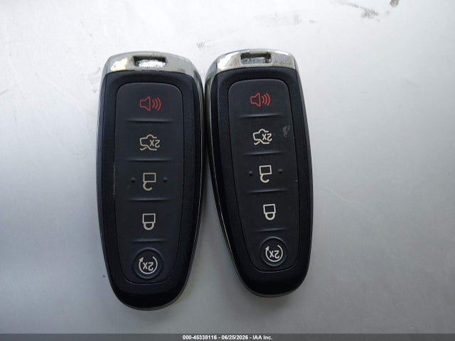 1FMCU0J95KUA63939 Ford Escape Titanium