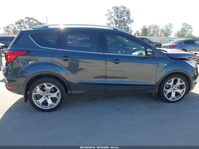 1FMCU0J95KUA63939 Ford Escape Titanium