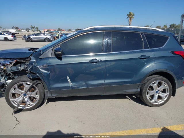 1FMCU0J95KUA63939 Ford Escape Titanium